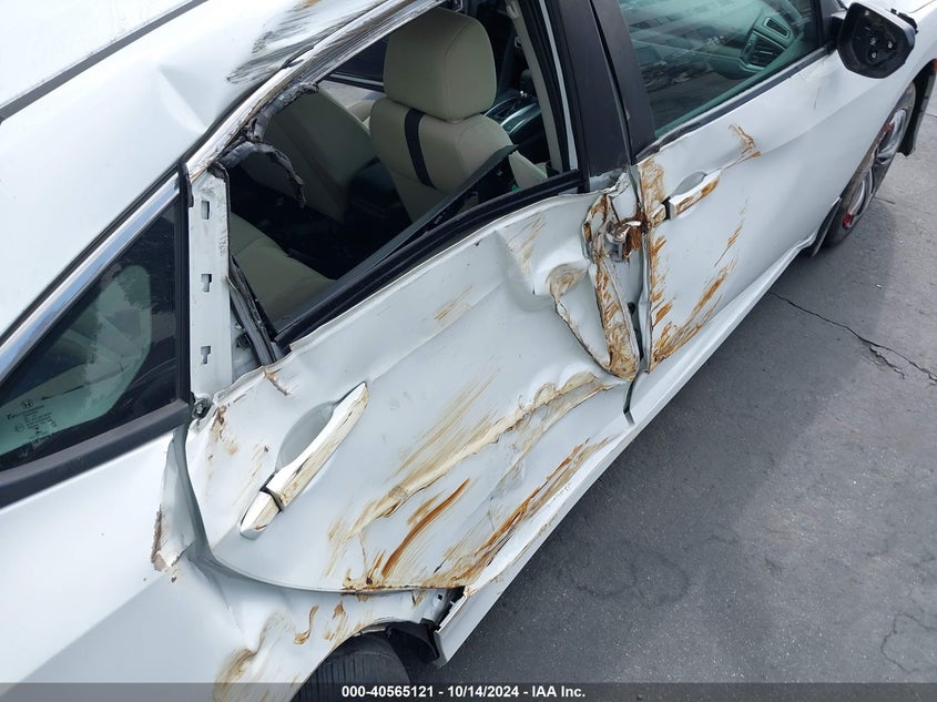 VIN 19XFC2F60KE206177 2019 HONDA CIVIC LX