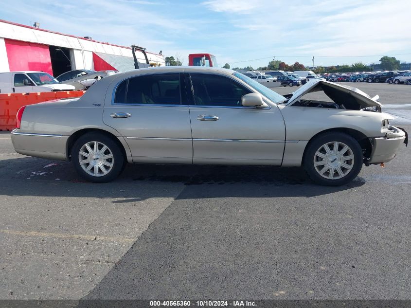 2009 Lincoln Town Car Signature Limited VIN: 2LNHM82V39X635688 Lot: 40565360