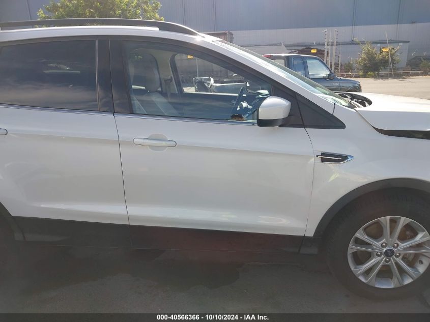 1FMCU9HD4JUD05598 2018 Ford Escape Sel