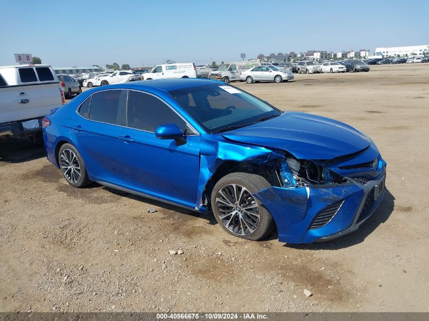 4T1B11HK0JU113714 2018 TOYOTA CAMRY - Image 1