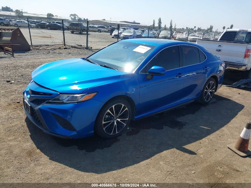 4T1B11HK0JU113714 2018 TOYOTA CAMRY - Image 2