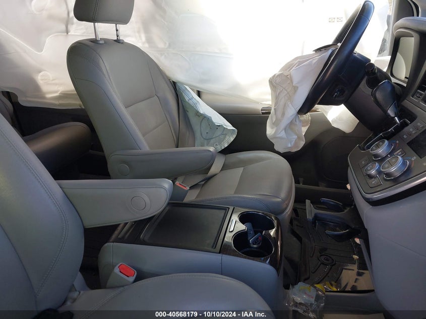 VIN 5TDDZ3DC2HS152285 2017 TOYOTA SIENNA XLE/LIMITED