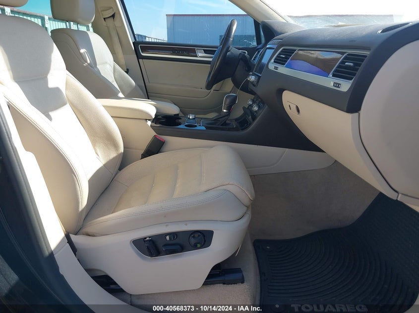 2016 VOLKSWAGEN TOUAREG VR6 LUX - WVGEF9BP9GD011581