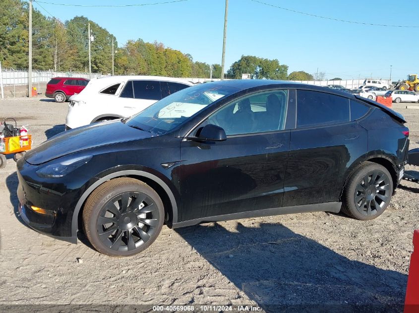 2024 Tesla Model Y VIN: 7SAYGDEE4RA280904 Lot: 40569068