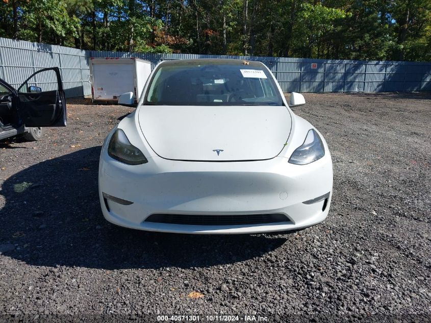 2024 Tesla Model Y Long Range Dual Motor All-Wheel Drive VIN: 7SAYGDEE3RF007794 Lot: 40571301