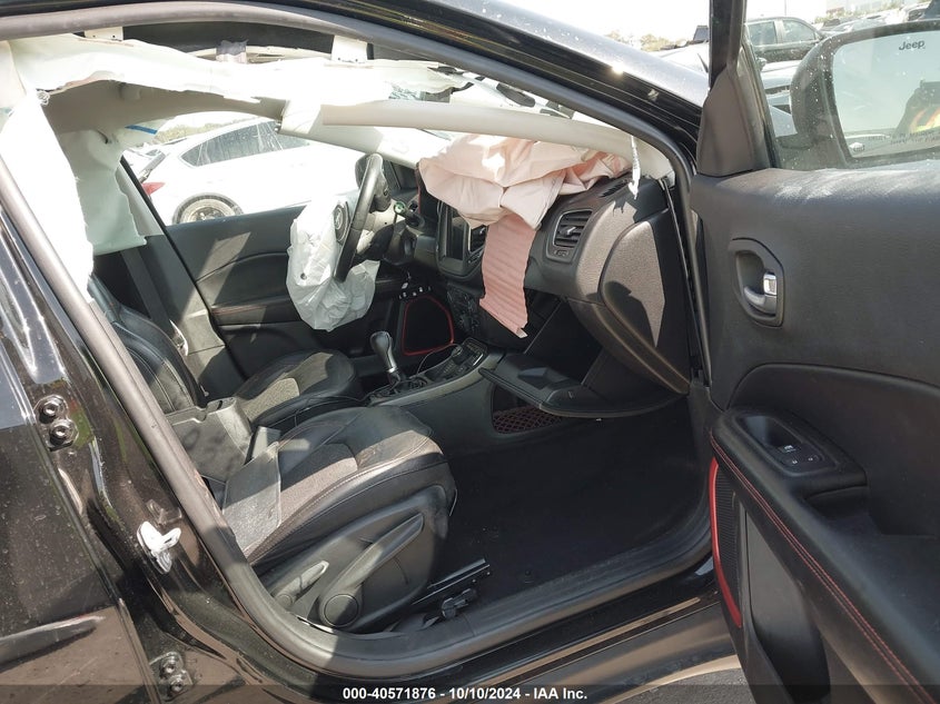VIN 3C4NJDDB3KT665387 2019 JEEP COMPASS TRAILHAWK 4X4