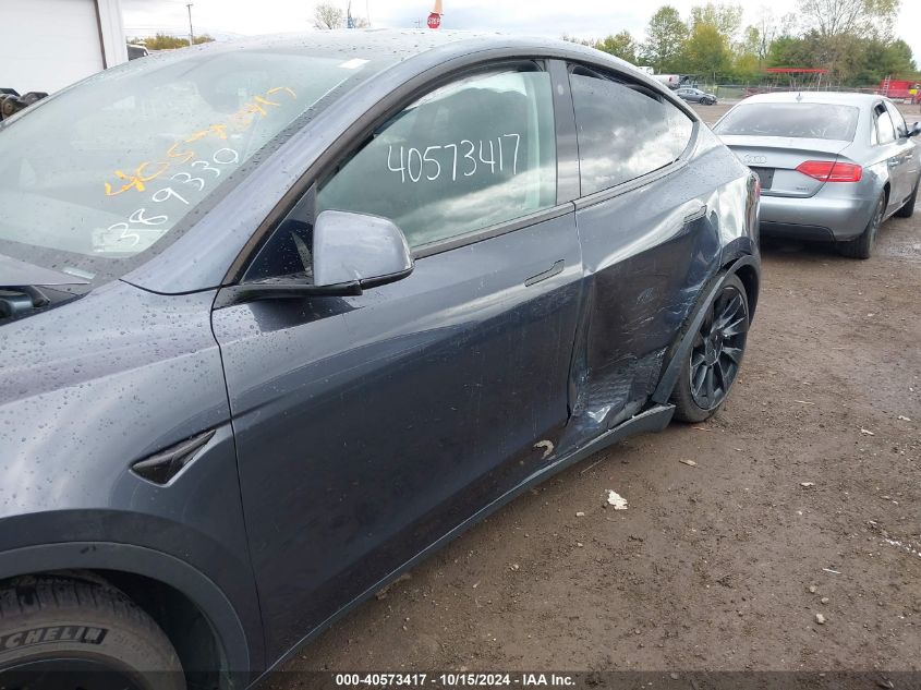 2022 Tesla Model Y Long Range Dual Motor All-Wheel Drive VIN: 7SAYGAEE6NF389330 Lot: 40573417