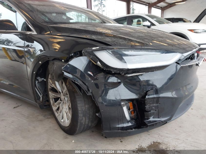 2017 Tesla Model X VIN: 5YJXCBE27HF045672 Lot: 40573726