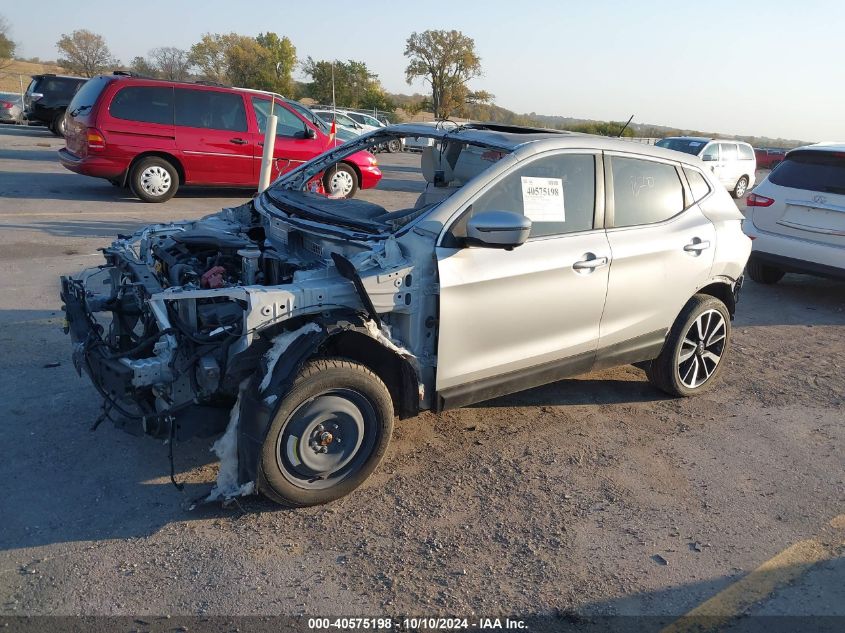 JN1BJ1CR5JW205711 2018 NISSAN ROGUE - Image 2