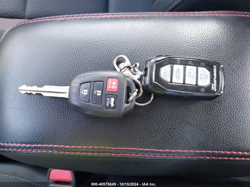 VIN 5YFBURHEXKP930546 2019 TOYOTA COROLLA LE