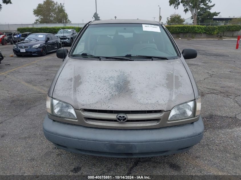 1999 Toyota Sienna Ce VIN: 4T3ZF19C2XU118498 Lot: 40575881