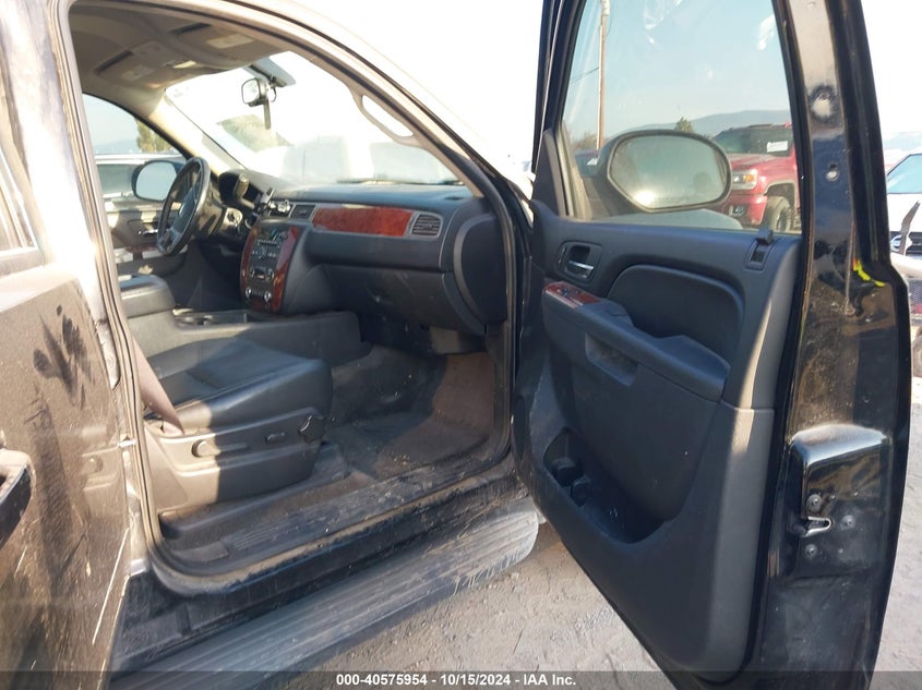 2013 CHEVROLET SUBURBAN VIN: 1GNSKJE79DR254457