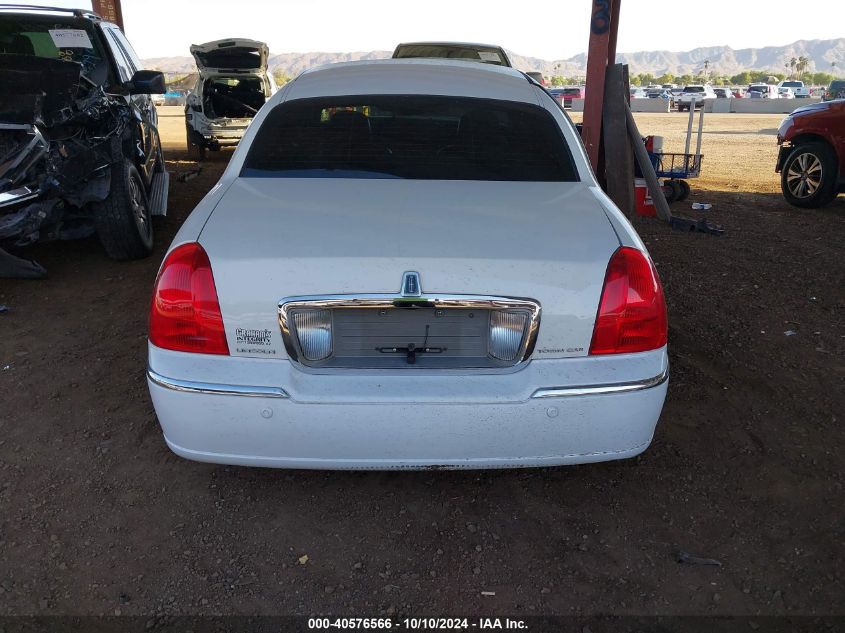 1LNHM81W25Y666418 2005 Lincoln Town Car Signature