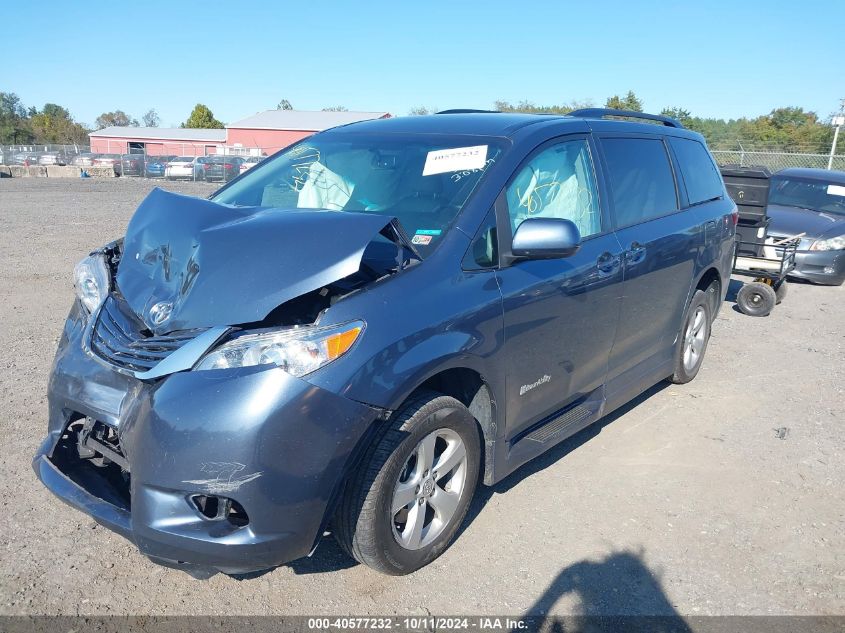 5TDKZ3DC8HS887280 2017 TOYOTA SIENNA - Image 2