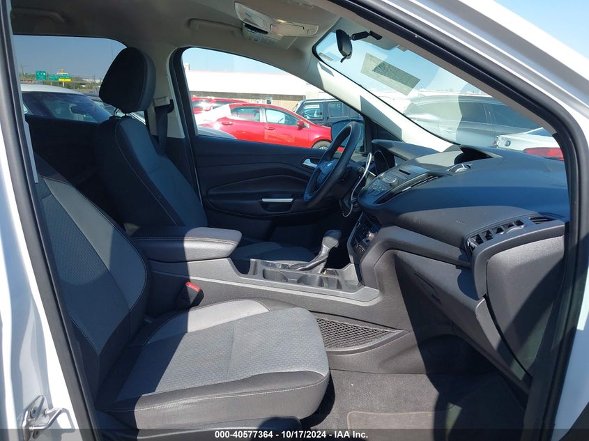 VIN 1FMCU0GD0HUC39042 2017 FORD ESCAPE SE