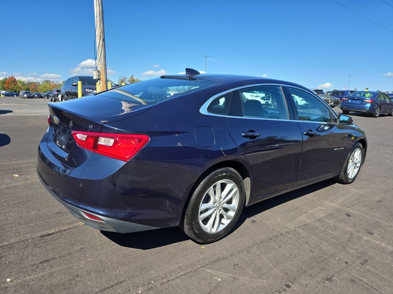 1G1ZD5ST5JF157806 2018 CHEVROLET MALIBU - Image 2