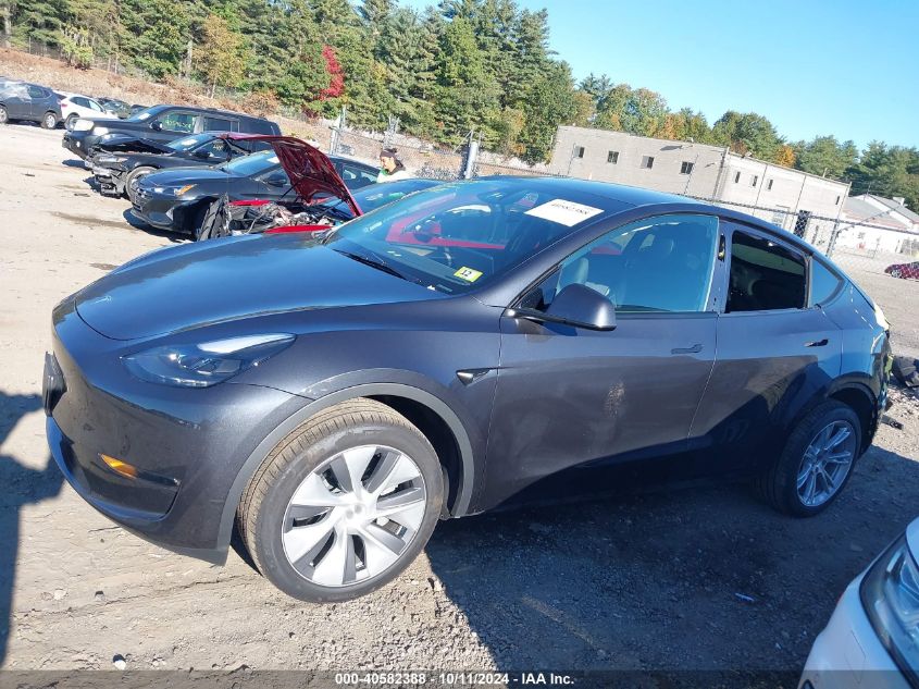 2024 Tesla Model Y VIN: 7SAYGDEE5RA247944 Lot: 40582388