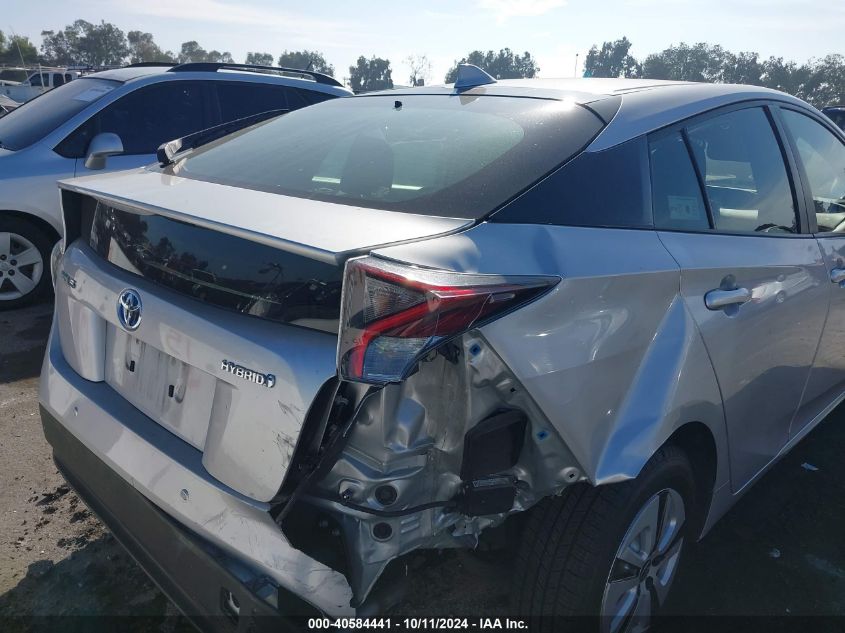 JTDKARFU5J3057069 2018 Toyota Prius Three