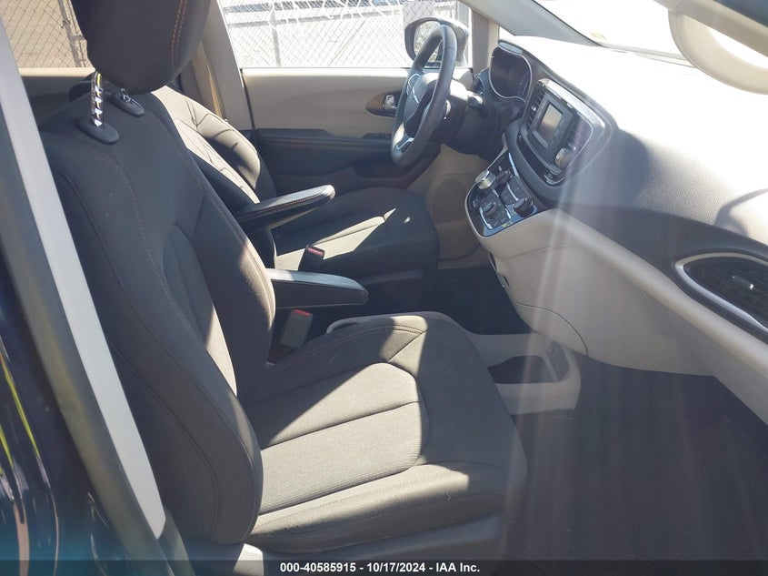 VIN 2C4RC1CG3HR594386 2017 CHRYSLER PACIFICA LX