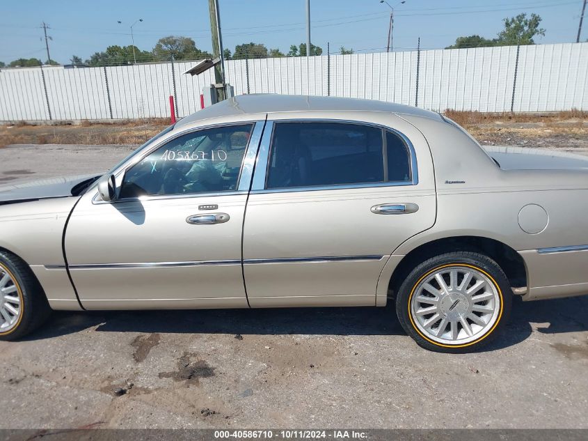 1LNHM81W24Y688854 2004 Lincoln Town Car Signature