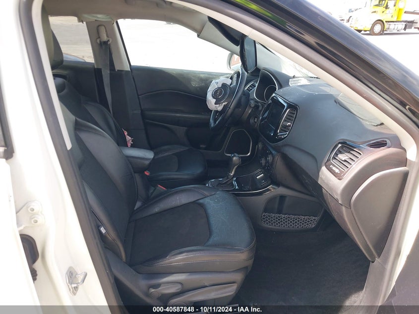 VIN 3C4NJCBB1JT407526 2018 JEEP COMPASS ALTITUDE FWD