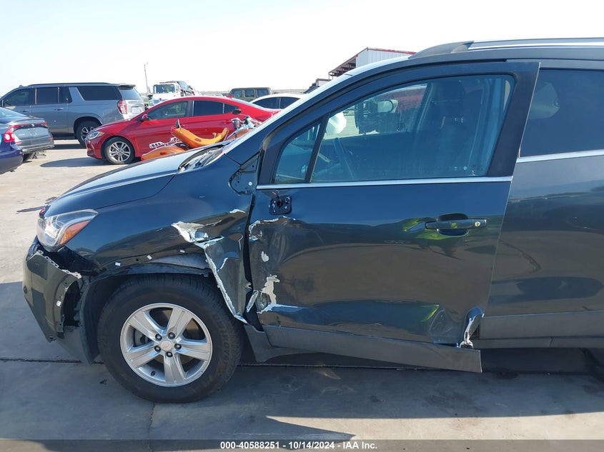 VIN 3GNCJLSB8KL373293 2019 CHEVROLET TRAX LT