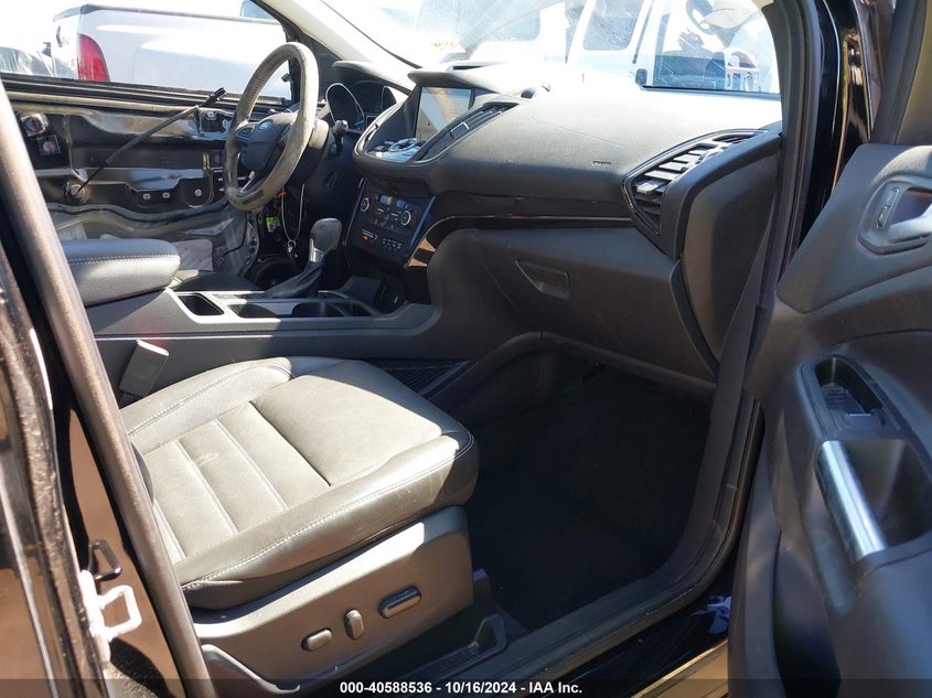 VIN 1FMCU9J99HUE09388 2017 FORD ESCAPE TITANIUM