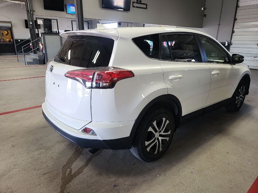 JTMBFREV9JJ221804 2018 Toyota Rav4 Le