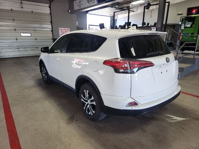 JTMBFREV9JJ221804 2018 Toyota Rav4 Le