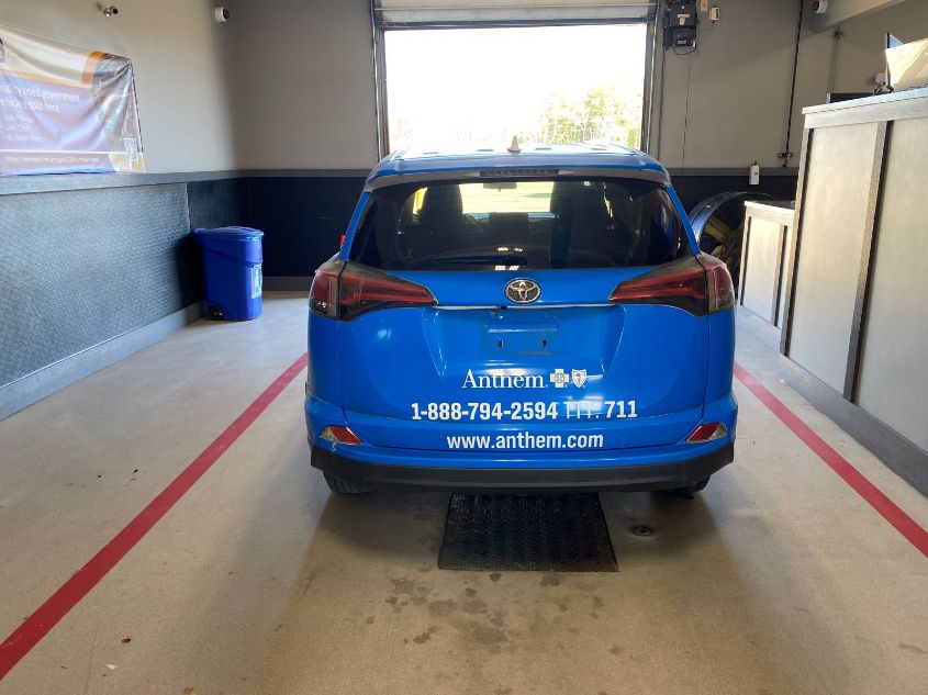 JTMBFREV9JJ221804 2018 Toyota Rav4 Le