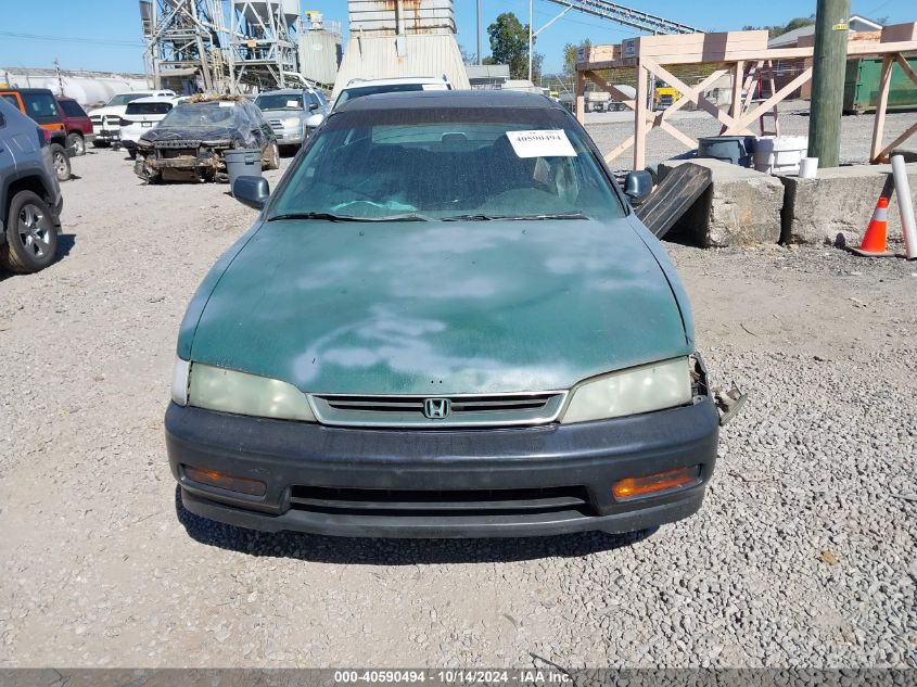 1996 Honda Accord Ex VIN: 1HGCD5668TA151663 Lot: 40590494