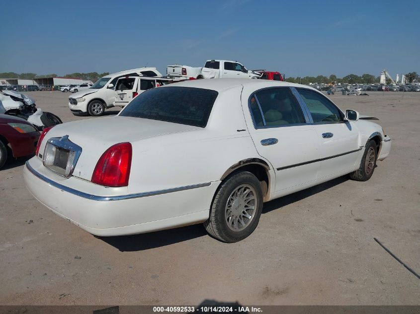 2000 Lincoln Town Car Signature VIN: 1LNHM82W9YY766213 Lot: 40592533