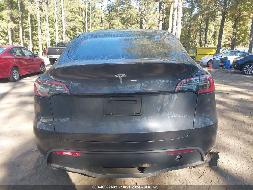 2024 Tesla Model Y VIN: 7SAYGDEE5RA245983 Lot: 40592692