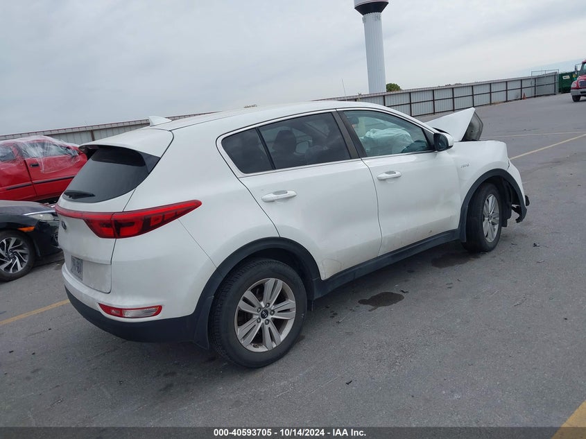 VIN KNDPMCAC7J7426614 2018 KIA SPORTAGE LX