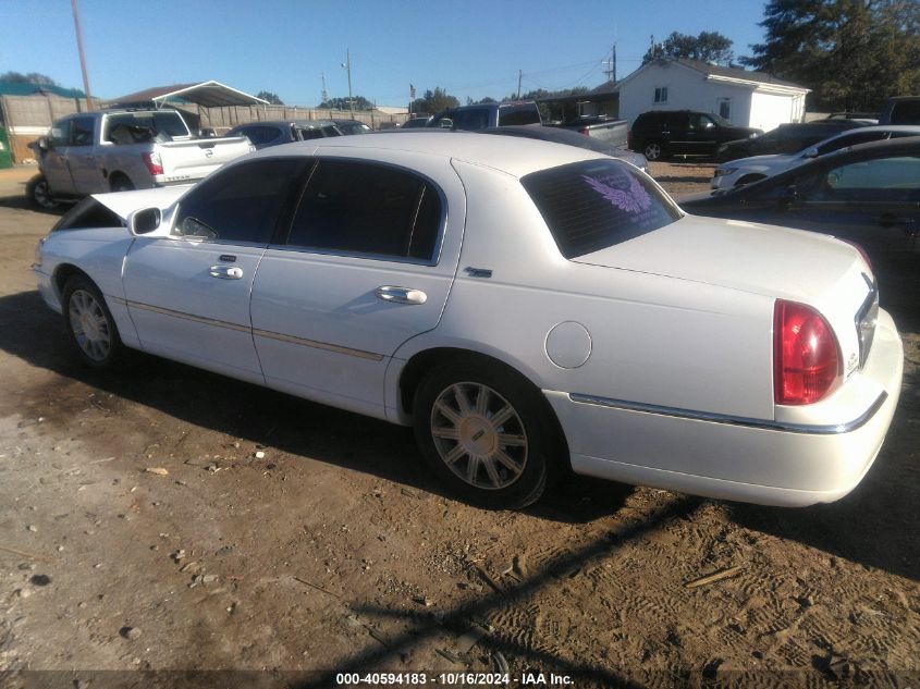 2011 Lincoln Town Car Signature Limited VIN: 2LNBL8CV6BX752002 Lot: 40594183