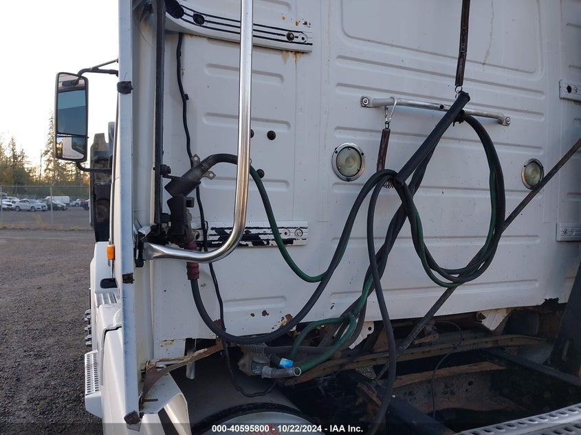 2008 Volvo Vn Vnl VIN: 4V4NC9TG28N460015 Lot: 40595800