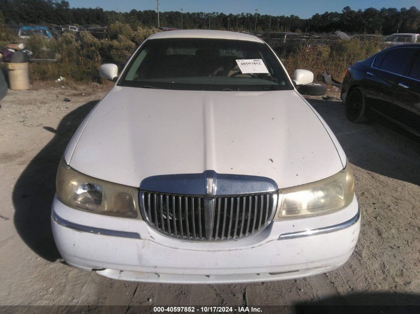 2000 Lincoln Town Car Executive VIN: 1LNHM81W0YY839096 Lot: 40597852