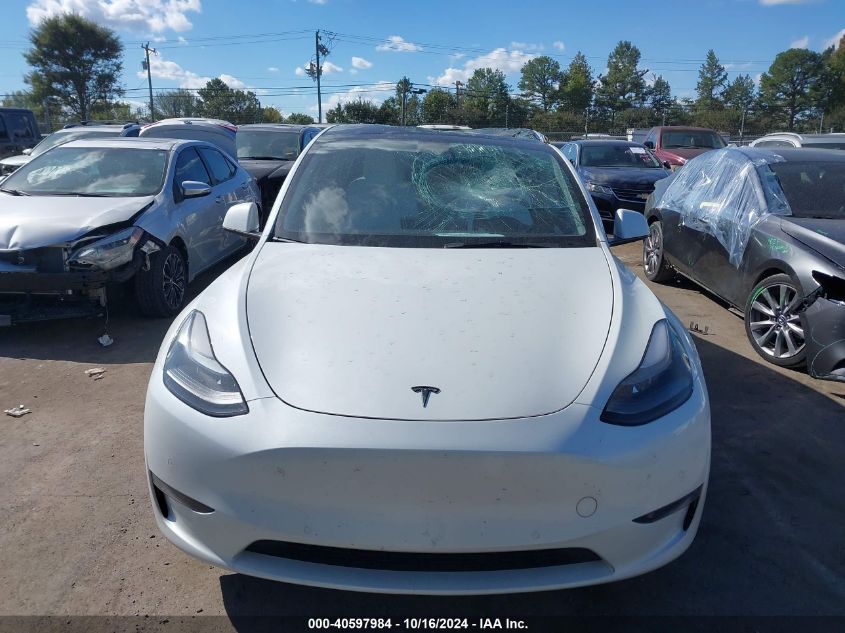 2022 Tesla Model Y Performance Dual Motor All-Wheel Drive VIN: 7SAYGDEF1NF372350 Lot: 40597984