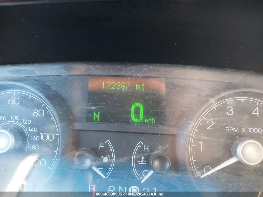 2008 Lincoln Town Car Signature Limited VIN: 2LNHM82W88X639100 Lot: 40598905