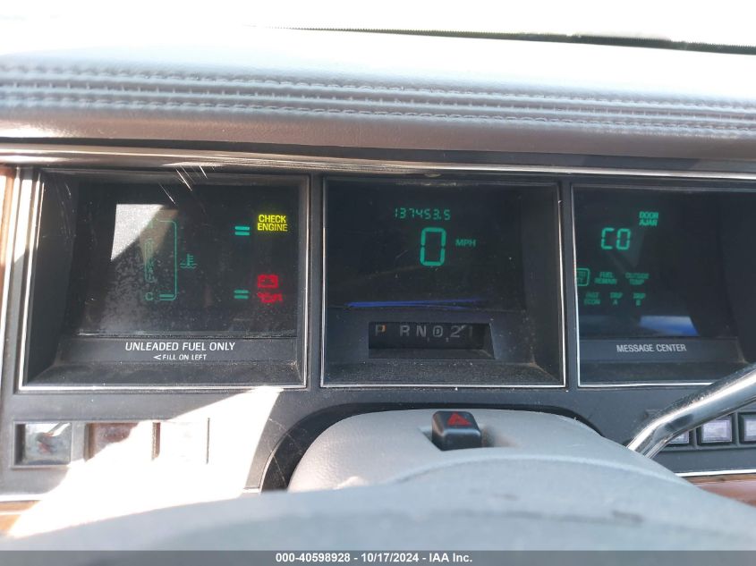 1993 Lincoln Town Car Signature/Jack Nicklaus VIN: 1LNLM82W5PY697691 Lot: 40598928