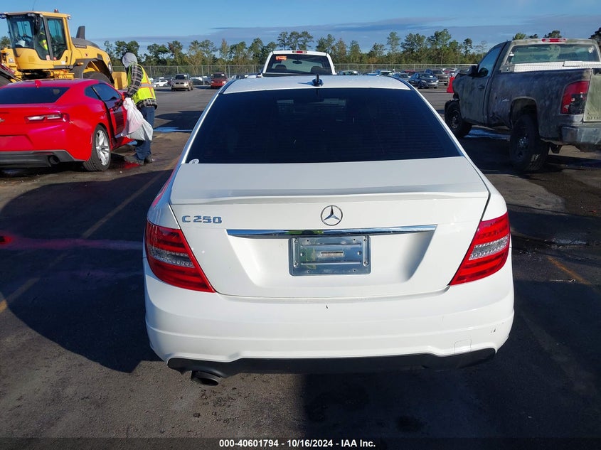 2014 MERCEDES-BENZ C 250 LUXURY/SPORT - WDDGF4HB1EG253214