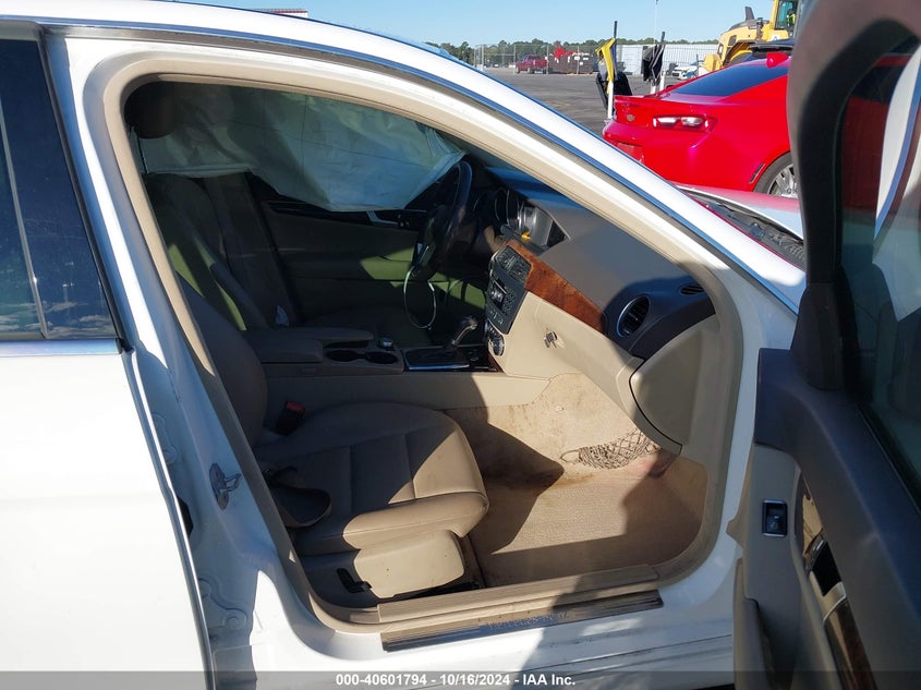 2014 MERCEDES-BENZ C 250 LUXURY/SPORT - WDDGF4HB1EG253214