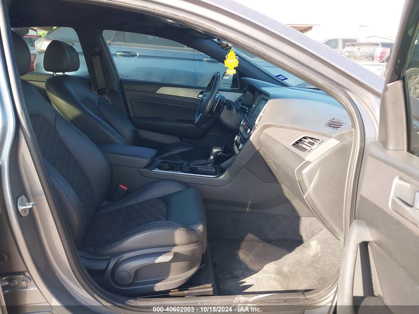 VIN 5NPE34AF6JH687786 2018 HYUNDAI SONATA SPORT