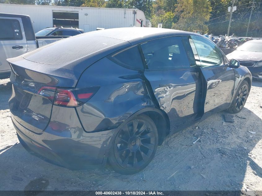 2022 Tesla Model Y Long Range Dual Motor All-Wheel Drive VIN: 7SAYGDEE0NF353599 Lot: 40602438