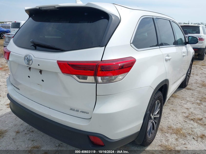 VIN 5TDJZRFH7HS419726 2017 TOYOTA HIGHLANDER XLE