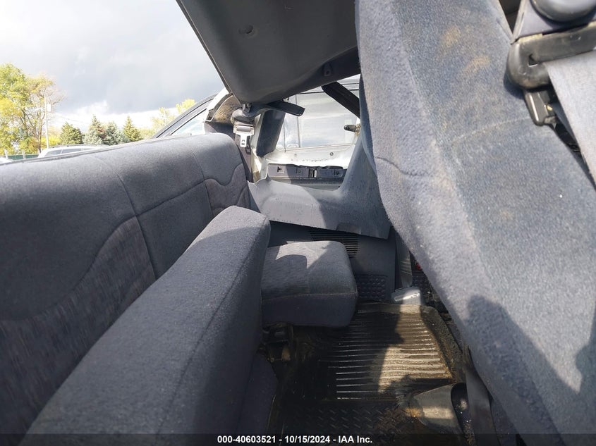 2000 Ford F-250 Lariat/Xl/Xlt VIN: 1FTNX21F9YEA29110 Lot: 40603521