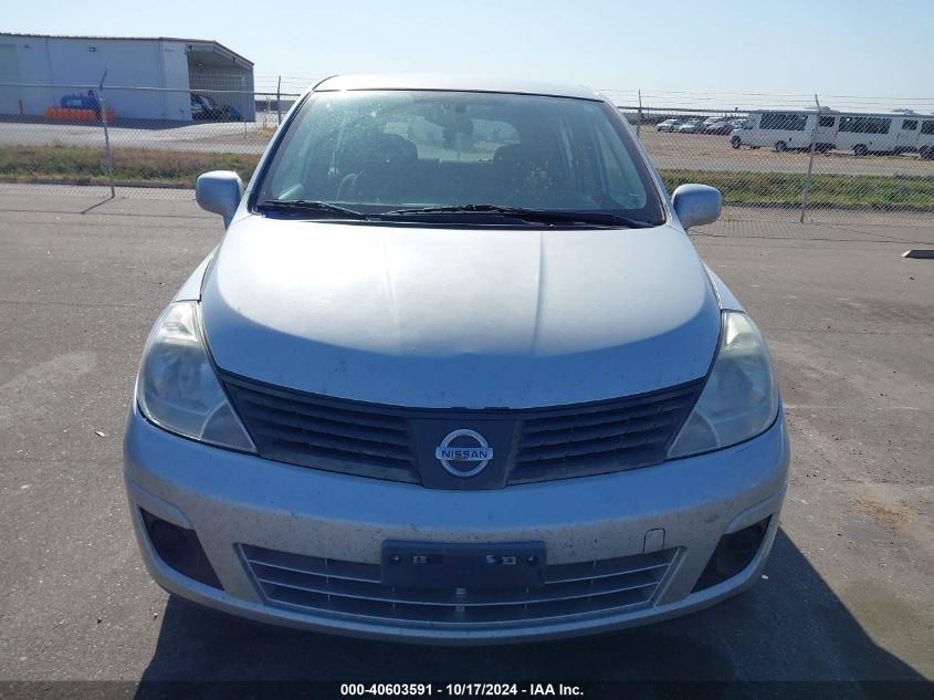 2009 Nissan Versa 1.8S VIN: 3N1BC13E69L449697 Lot: 40603591