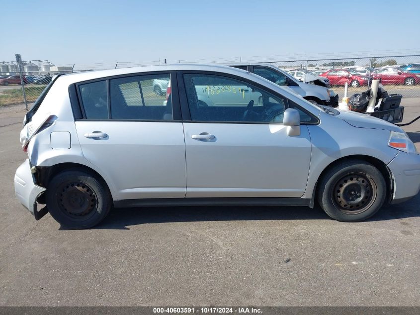 2009 Nissan Versa 1.8S VIN: 3N1BC13E69L449697 Lot: 40603591