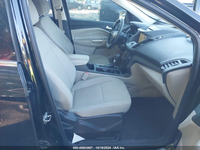 VIN 1FMCU0GD2HUE63395 2017 FORD ESCAPE SE