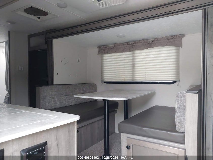 2021 COACHMEN APEX OUTFITTER (VIN: 5ZT2CXHC6ML009991